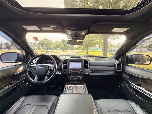 Used 2019 Ford Expedition Limited w/ Equipment Group 301A RWD image 2