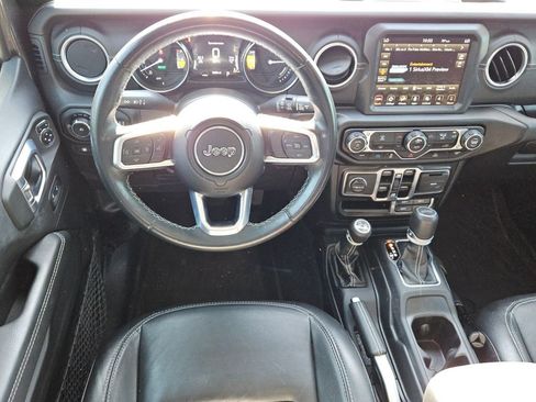 Used 2021 Jeep Wrangler Unlimited Sahara w/ Dual Top Group AWD/4WD image 12