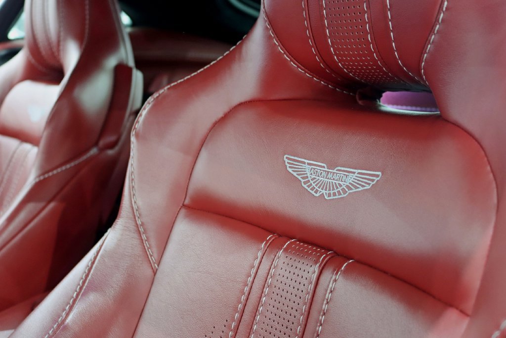 Used 2019 Aston Martin V8 Vantage Coupe RWD image 27