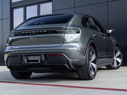 Certified 2025 Porsche Macan Electric image 11