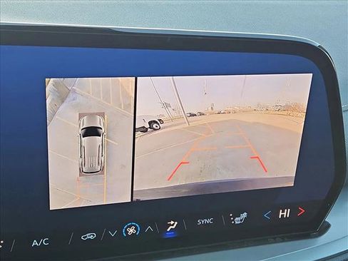 Used 2024 Chevrolet Traverse LT image 14