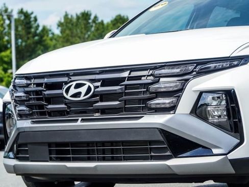 Used 2025 Hyundai Tucson SEL FWD image 2