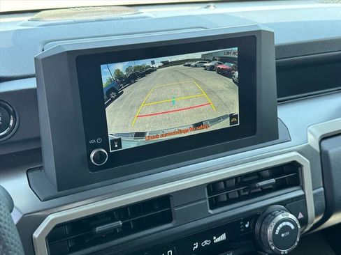 Certified 2025 Toyota Tacoma SR5 AWD/4WD image 27