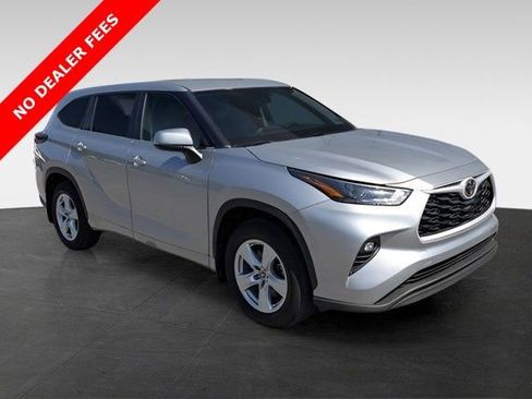 Used 2024 Toyota Highlander LE image 12
