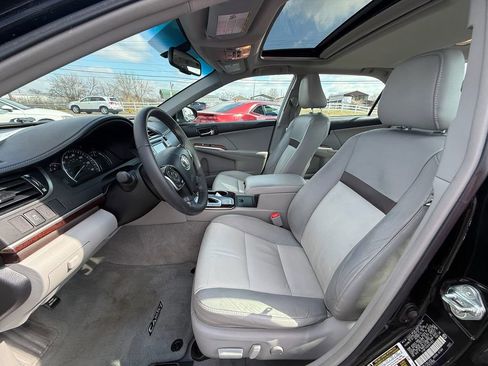 Used 2012 Toyota Camry XLE w/ Leather Pkg image 12