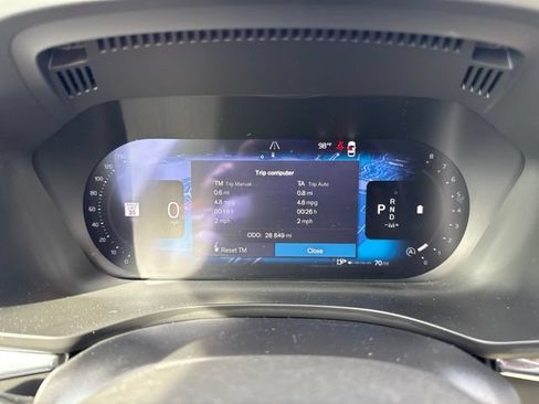 Used 2025 Volvo XC60 B5 Core AWD/4WD image 16
