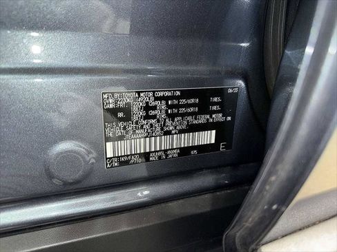 Certified 2023 Toyota Venza LE image 14