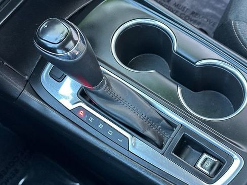 Used 2018 Chevrolet Equinox LT w/ Sun & Infotainment Package image 28