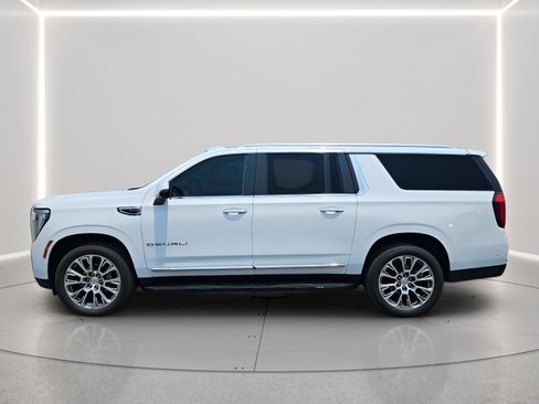 Used 2025 GMC Yukon XL Denali AWD/4WD image 2
