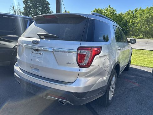 Used 2018 Ford Explorer XLT w/ Equipment Group 202A AWD/4WD image 2