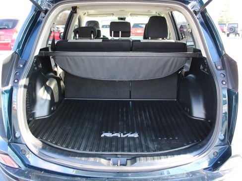 Used 2017 Toyota RAV4 XLE image 9