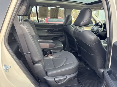 Used 2024 Toyota Grand Highlander Platinum image 14