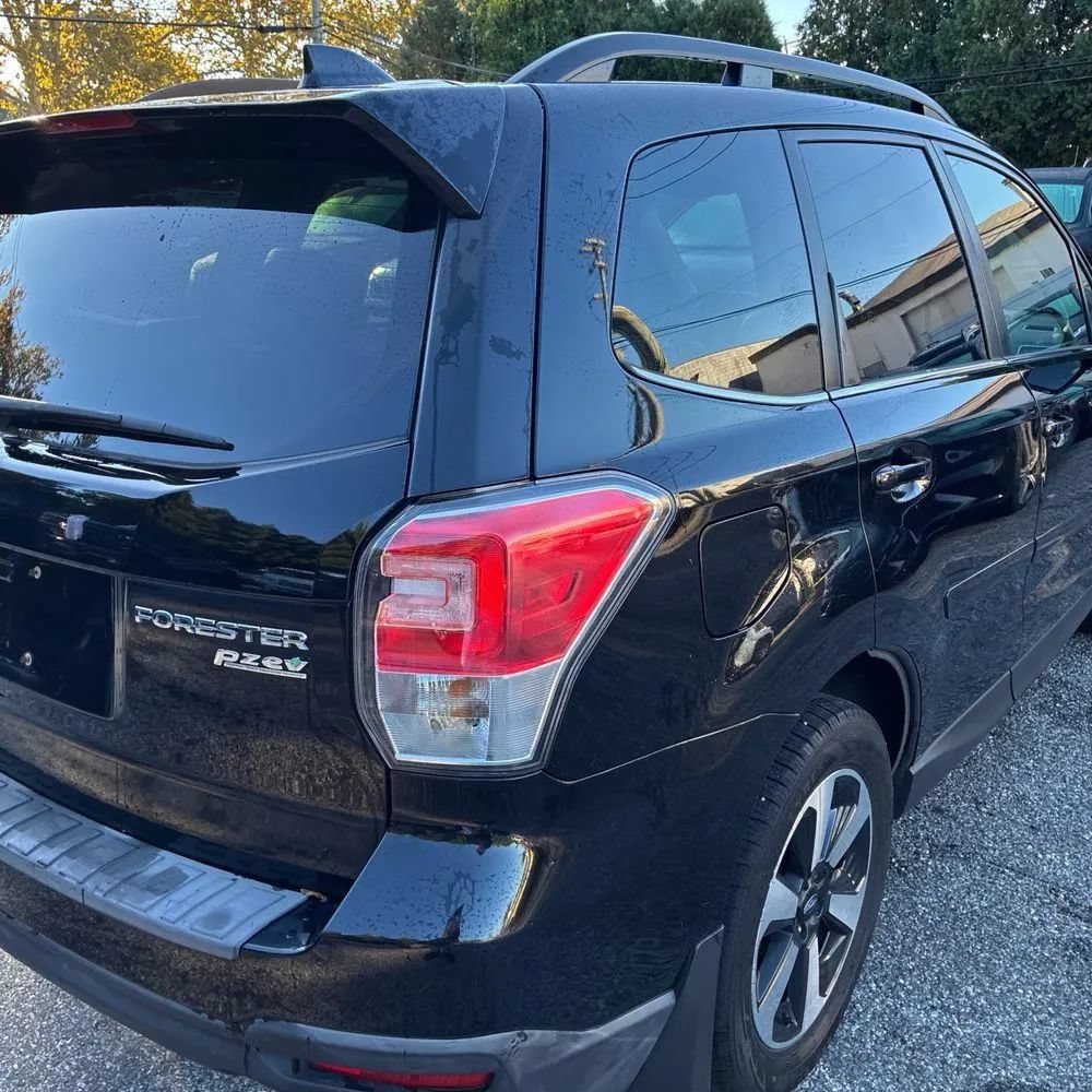 Used 2017 Subaru Forester 2.5i Limited AWD/4WD image 9