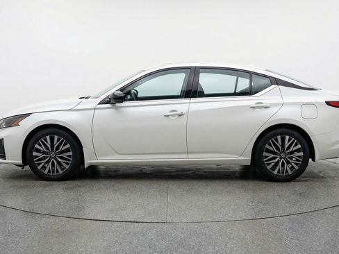 Used 2025 Nissan Altima 2.5 SV FWD image 5