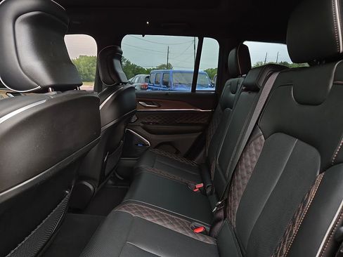 Used 2024 Jeep Grand Cherokee Summit w/ Adv Protech Group IV AWD/4WD image 9