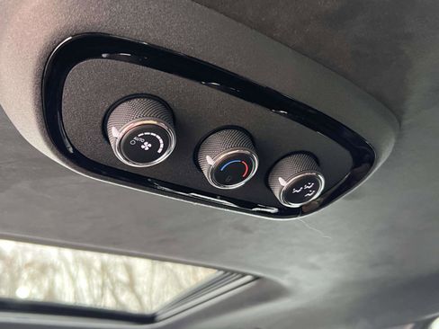 Used 2025 Dodge Durango R/T image 32