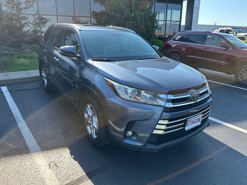 Used 2019 Toyota Highlander Limited AWD/4WD image 3