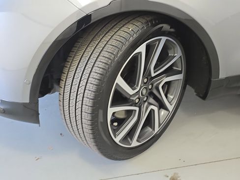 Certified 2025 Land Rover Discovery Dynamic SE AWD/4WD image 34