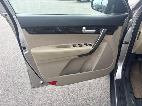 Used 2014 Kia Sorento LX AWD/4WD image 14