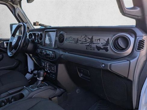 Used 2021 Jeep Gladiator Sport image 25