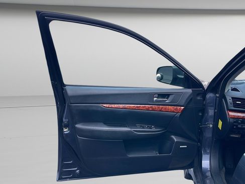 Used 2010 Subaru Outback 2.5i Limited w/ Popular Equipment Group 2A image 35