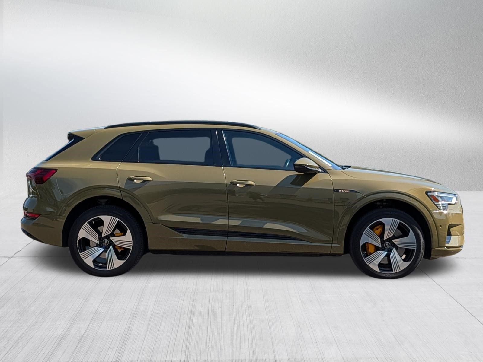 Used 2023 Audi e-tron Premium Plus w/ Premium Plus Package AWD/4WD image 8