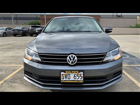 Used 2016 Volkswagen Jetta SE FWD image 2