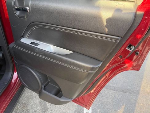 Used 2017 Jeep Compass Latitude image 17