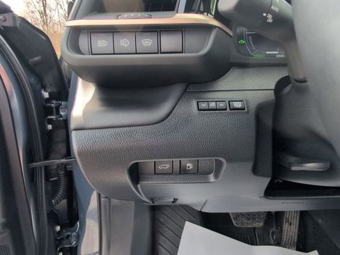 Certified 2025 Toyota Crown Signia w/ Advanced Technology Package image 19