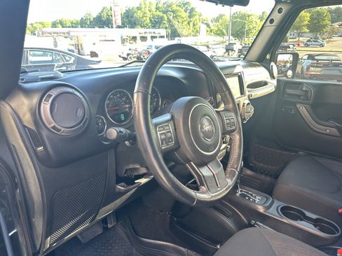 Used 2017 Jeep Wrangler Unlimited Sport w/ Quick Order Package 24S AWD/4WD image 18