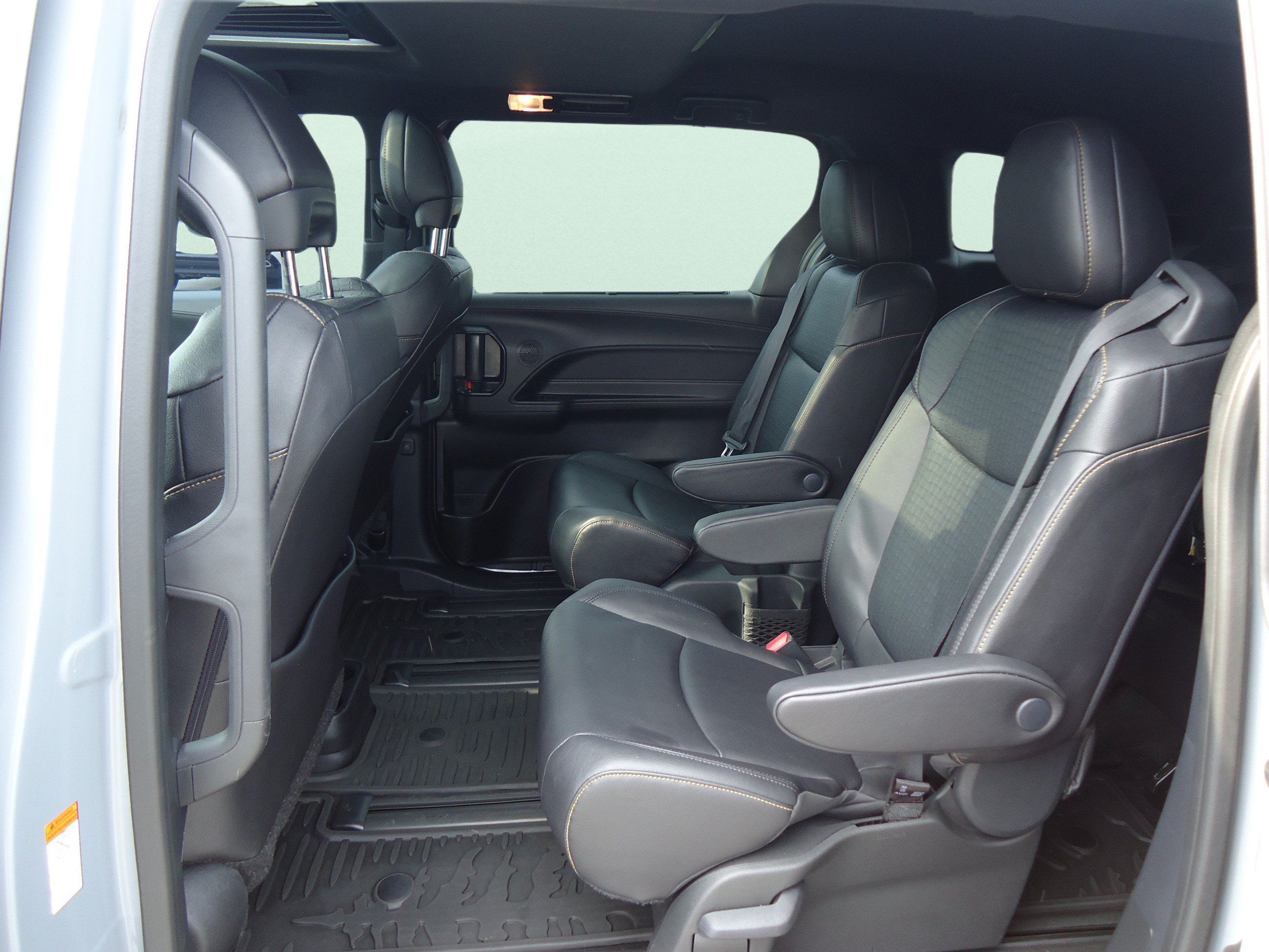 Used 2025 Toyota Sienna XLE Woodland Edition AWD/4WD image 30