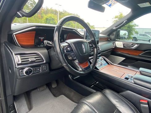 Used 2018 Lincoln Navigator Reserve w/ Technology Package AWD/4WD image 9