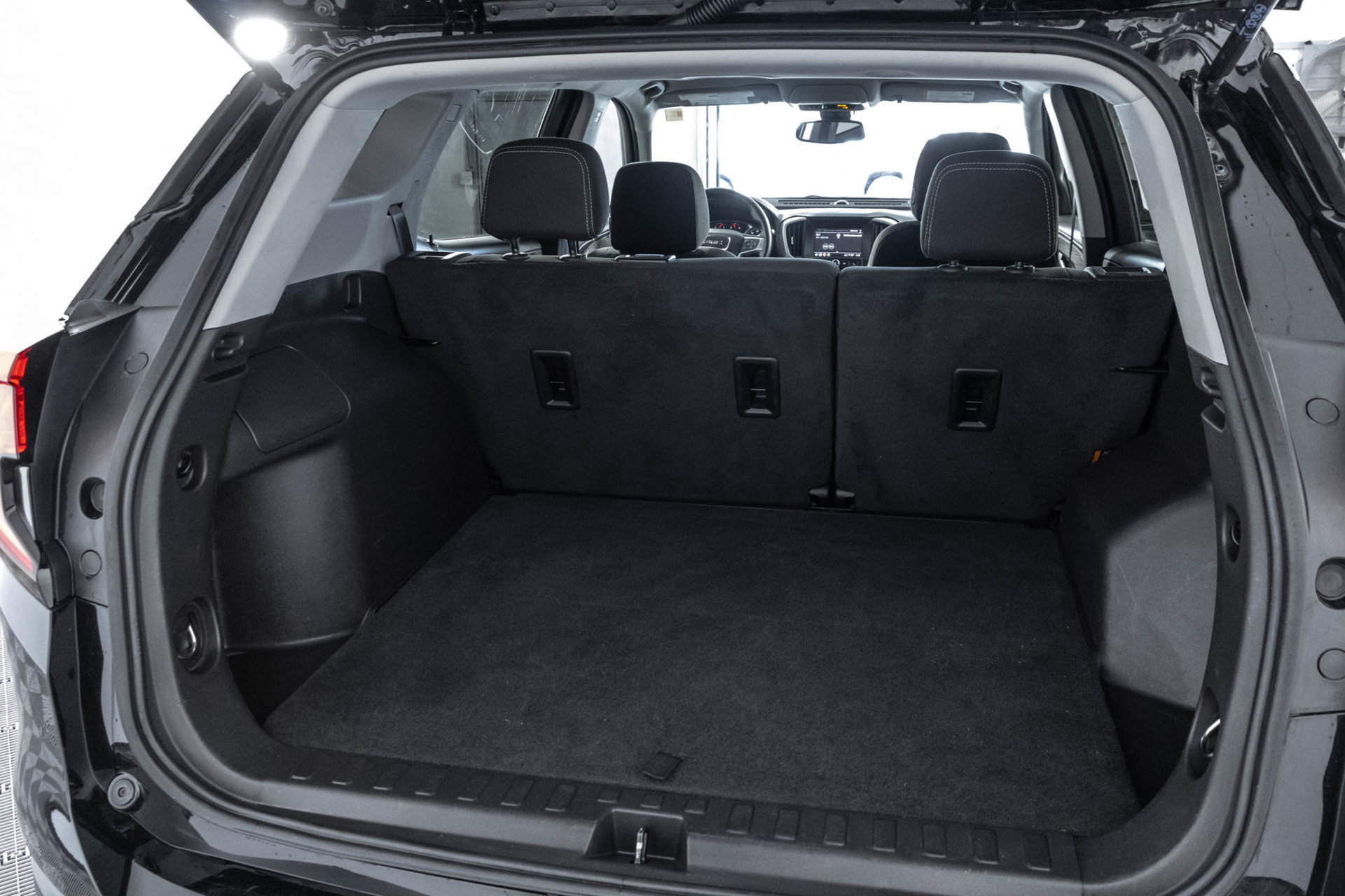 Used 2024 GMC Terrain SLE AWD/4WD image 37