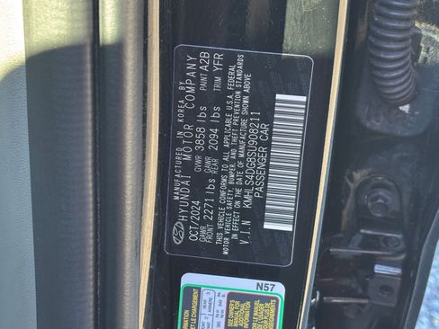 Used 2025 Hyundai Elantra SEL image 24