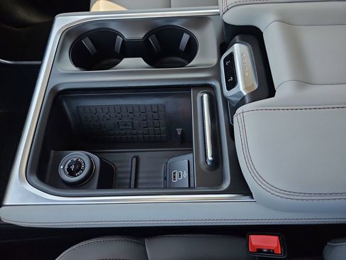 New 2025 Ford Expedition Active image 28