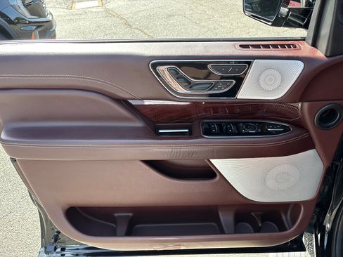 Used 2018 Lincoln Navigator Black Label w/ Cargo Package AWD/4WD image 11