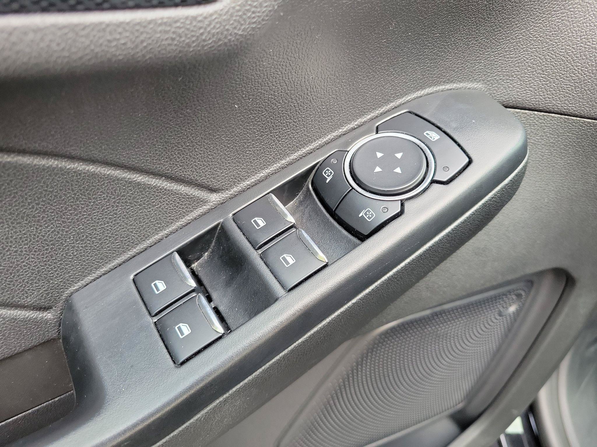 Used 2025 Ford Escape ST-Line Select AWD/4WD image 9