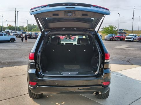 Used 2018 Jeep Grand Cherokee Altitude AWD/4WD image 13