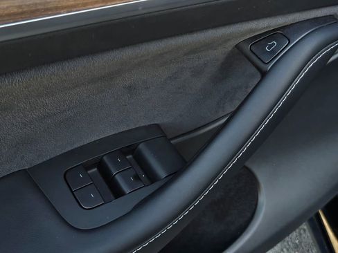 Used 2025 Tesla Model Y Long Range image 11