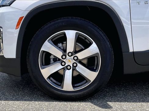 Used 2023 Chevrolet Traverse LT w/ LT Premium Package AWD/4WD image 7