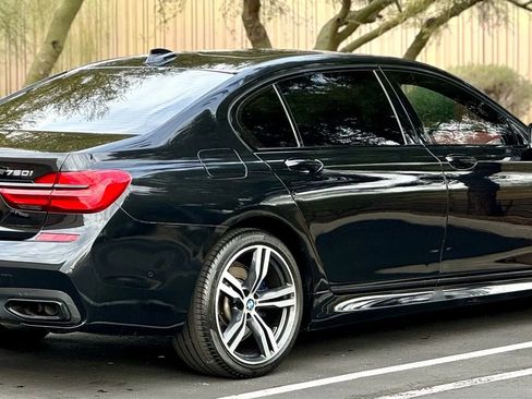 Used 2018 BMW 750i image 9