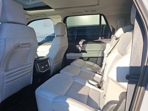 Used 2025 Ford Expedition Max Platinum image 8