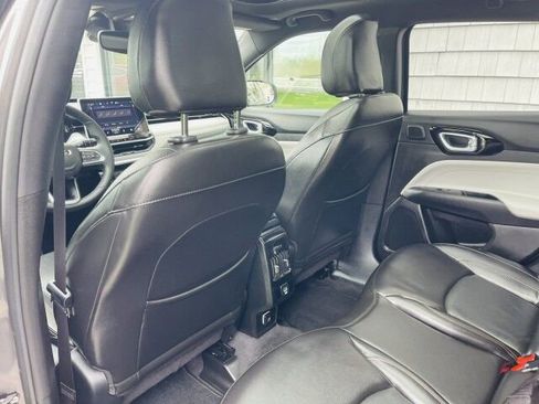Used 2023 Jeep Compass Limited w/ Sun and Sound Group AWD/4WD image 15