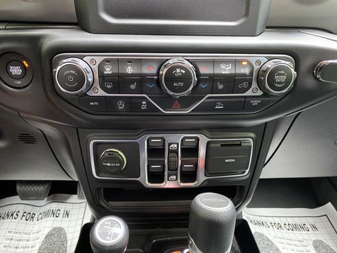 Used 2021 Jeep Gladiator Sport AWD/4WD image 29