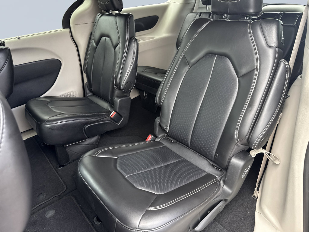Used 2024 Chrysler Pacifica Touring-L FWD image 28