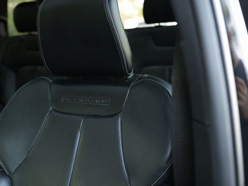 Used 2022 Jeep Grand Cherokee Overland w/ Luxury Tech Group IV image 28