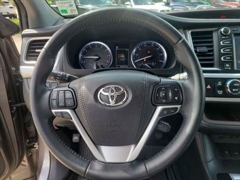 Certified 2019 Toyota Highlander Limited AWD/4WD image 26