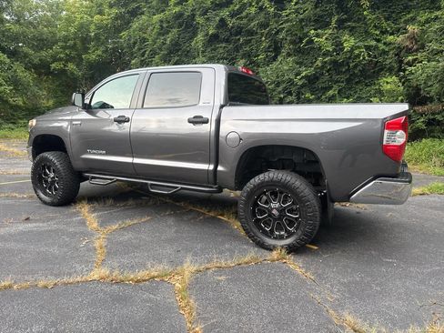 Used 2018 Toyota Tundra SR5 w/ SR5 Upgrade Package AWD/4WD image 4