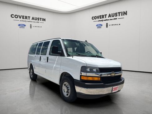 Used 2018 Chevrolet Express 3500 LT w/ LT Preferred Equipment Group RWD image 7