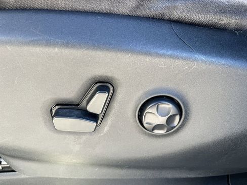 Used 2017 Chrysler Pacifica Touring image 21